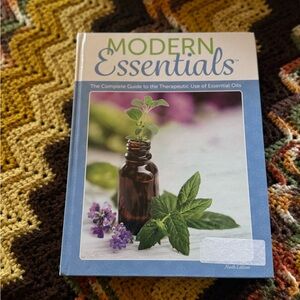 Modern Essentials Guide in Blue & White - Therapeutic Essential Oils Book